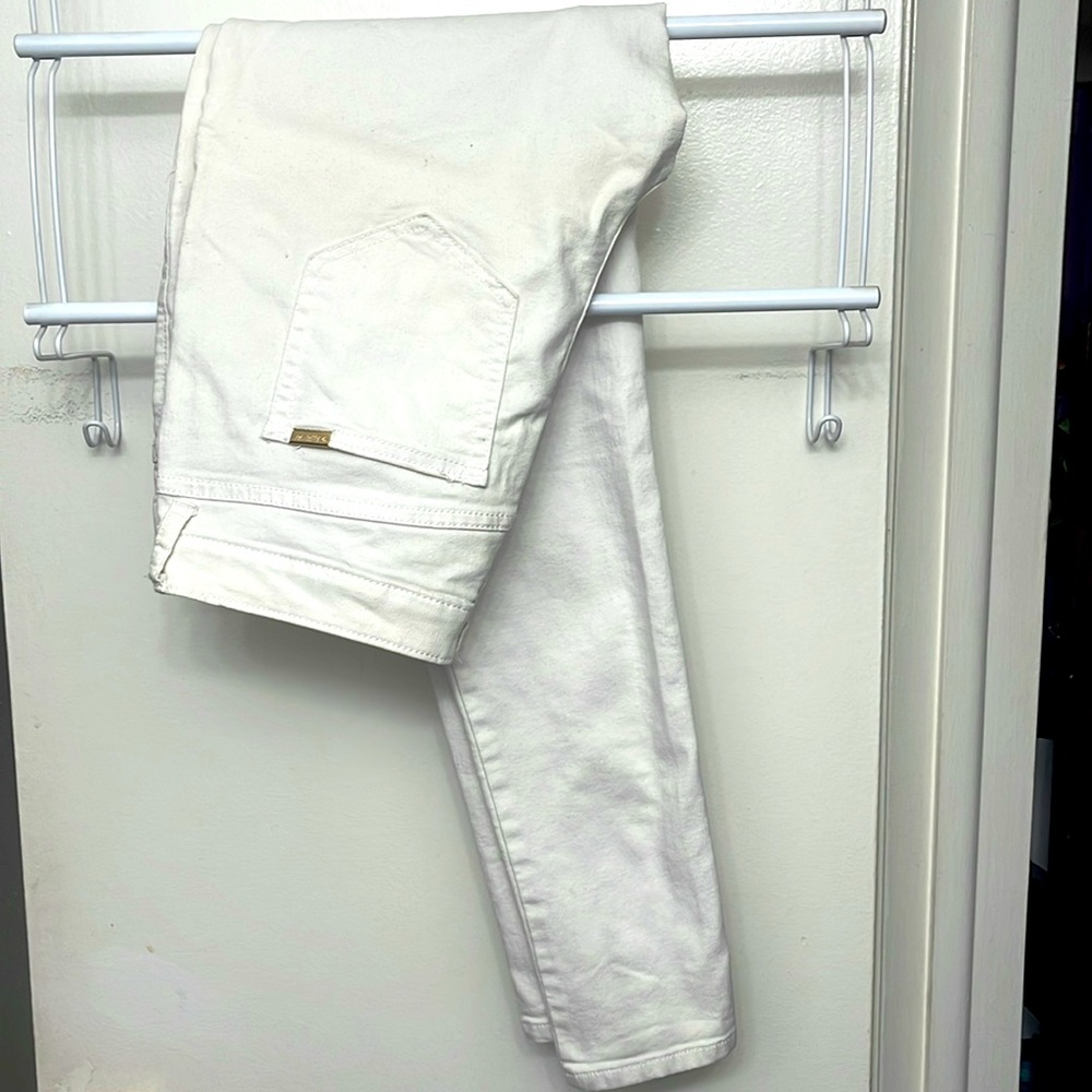 Jennifer Lopez, white skinny jeans, size 8